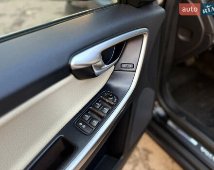 Черный Вольво ХС60, объемом двигателя 2.4 л и пробегом 234 тыс. км за 18799 $, фото 125 на Automoto.ua