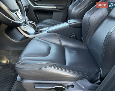 Чорний Вольво ХС60, об'ємом двигуна 2 л та пробігом 285 тис. км за 18999 $, фото 87 на Automoto.ua