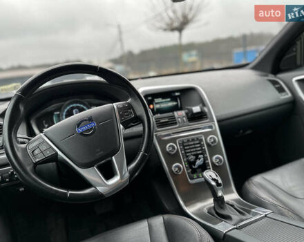 Черный Вольво ХС60, объемом двигателя 2 л и пробегом 264 тыс. км за 10900 $, фото 12 на Automoto.ua