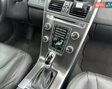 Черный Вольво ХС60, объемом двигателя 2 л и пробегом 264 тыс. км за 10900 $, фото 19 на Automoto.ua