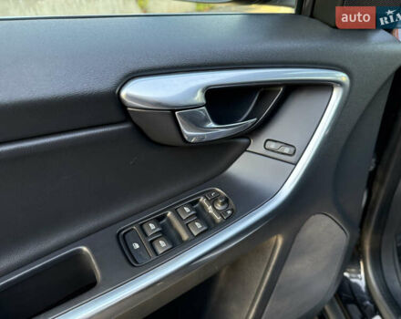 Чорний Вольво ХС60, об'ємом двигуна 2 л та пробігом 285 тис. км за 18999 $, фото 80 на Automoto.ua