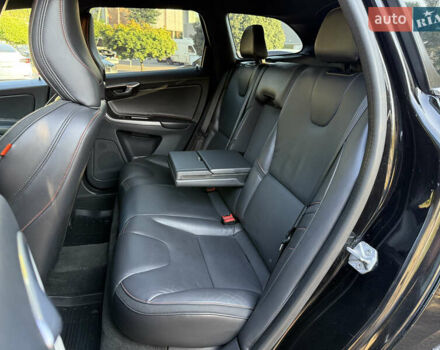 Чорний Вольво ХС60, об'ємом двигуна 2 л та пробігом 285 тис. км за 18999 $, фото 71 на Automoto.ua