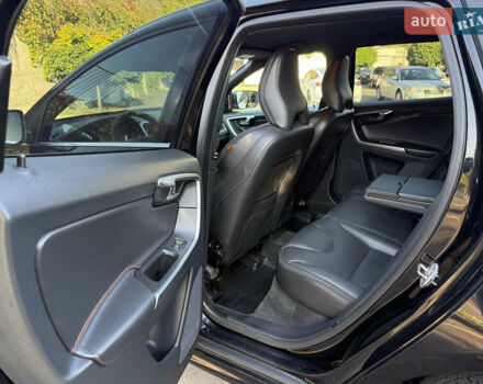 Чорний Вольво ХС60, об'ємом двигуна 2 л та пробігом 285 тис. км за 18999 $, фото 74 на Automoto.ua