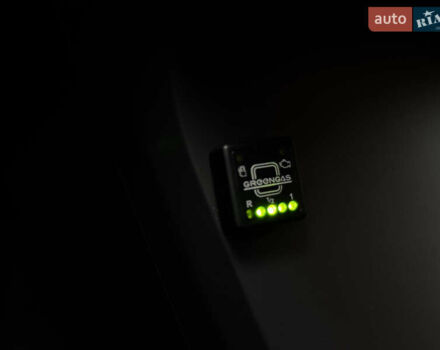 Чорний Вольво ХС60, об'ємом двигуна 2.5 л та пробігом 160 тис. км за 16300 $, фото 30 на Automoto.ua