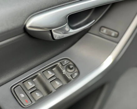 Черный Вольво ХС60, объемом двигателя 2 л и пробегом 189 тыс. км за 20300 $, фото 6 на Automoto.ua