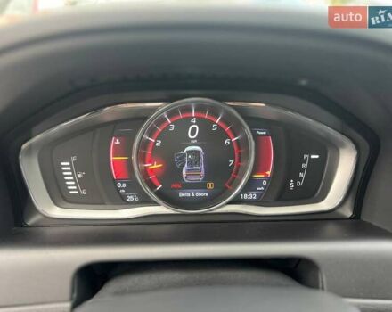 Чорний Вольво ХС60, об'ємом двигуна 1.97 л та пробігом 199 тис. км за 18000 $, фото 6 на Automoto.ua