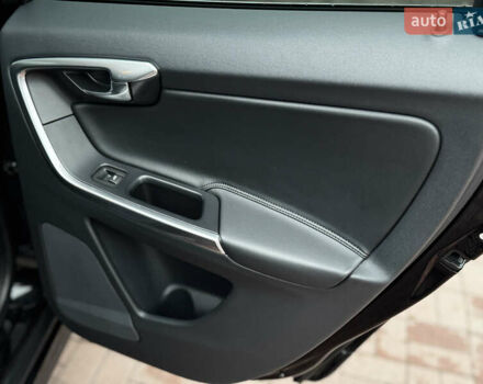 Чорний Вольво ХС60, об'ємом двигуна 2.5 л та пробігом 160 тис. км за 16300 $, фото 24 на Automoto.ua