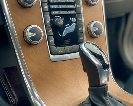 Чорний Вольво ХС60, об'ємом двигуна 2 л та пробігом 282 тис. км за 12900 $, фото 13 на Automoto.ua