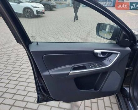 Чорний Вольво ХС60, об'ємом двигуна 2 л та пробігом 240 тис. км за 18500 $, фото 5 на Automoto.ua