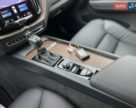 Вольво ХС60 2021 в Луцке на Automoto.ua Черный Вольво ХС60, объемом двигателя 2 л и пробегом 24 тыс. км за 35000 $, фото 35 на Automoto.ua