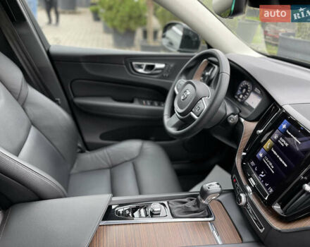 Вольво ХС60 2021 в Луцке на Automoto.ua Черный Вольво ХС60, объемом двигателя 2 л и пробегом 24 тыс. км за 35000 $, фото 29 на Automoto.ua