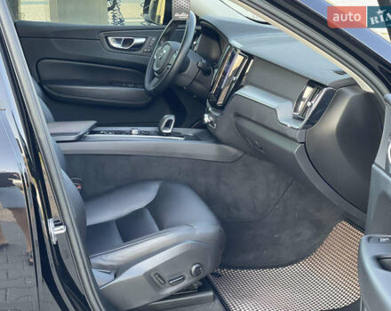 Вольво ХС60 2023 в Черновцах на Automoto.ua Черный Вольво ХС60, объемом двигателя 2 л и пробегом 29 тыс. км за 39000 $, фото 6 на Automoto.ua
