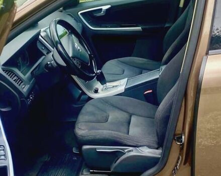 Коричневий Вольво ХС60, об'ємом двигуна 2.4 л та пробігом 325 тис. км за 10999 $, фото 8 на Automoto.ua