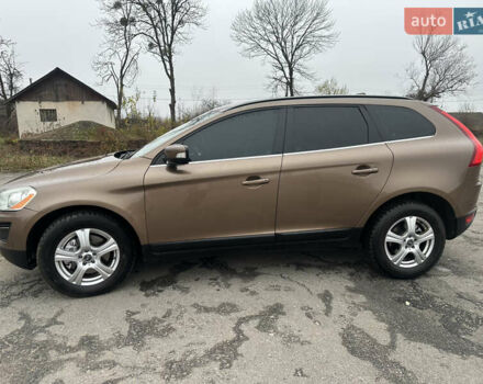 Коричневый Вольво ХС60, объемом двигателя 2.4 л и пробегом 302 тыс. км за 12900 $, фото 3 на Automoto.ua