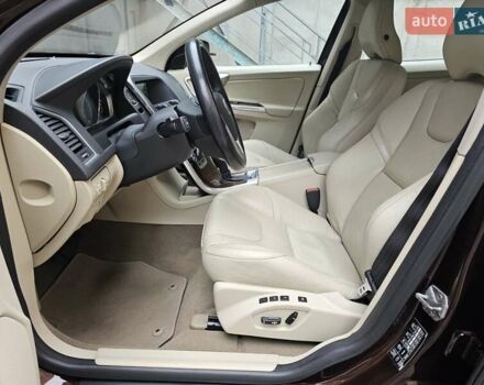 Вольво ХС60 2013 у Києві на Automoto.ua Коричневий Вольво ХС60, об'ємом двигуна 2.4 л та пробігом 117 тис. км за 21999 $, фото 31 на Automoto.ua