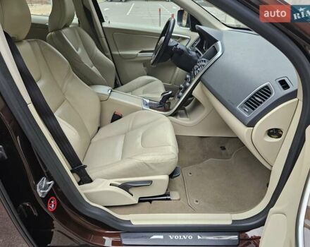 Вольво ХС60 2013 у Києві на Automoto.ua Коричневий Вольво ХС60, об'ємом двигуна 2.4 л та пробігом 117 тис. км за 21999 $, фото 55 на Automoto.ua