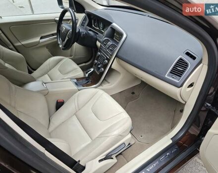 Вольво ХС60 2013 у Києві на Automoto.ua Коричневий Вольво ХС60, об'ємом двигуна 2.4 л та пробігом 117 тис. км за 21999 $, фото 56 на Automoto.ua