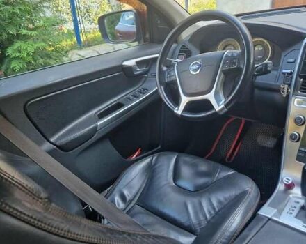 Красный Вольво ХС60, объемом двигателя 2.4 л и пробегом 320 тыс. км за 12600 $, фото 4 на Automoto.ua