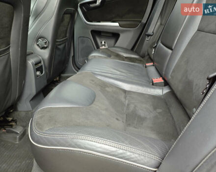 Красный Вольво ХС60, объемом двигателя 2.4 л и пробегом 345 тыс. км за 18500 $, фото 12 на Automoto.ua