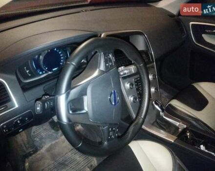 Красный Вольво ХС60, объемом двигателя 2 л и пробегом 55 тыс. км за 25000 $, фото 3 на Automoto.ua