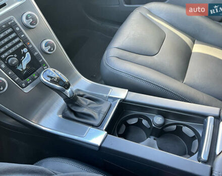 Червоний Вольво ХС60, об'ємом двигуна 2 л та пробігом 100 тис. км за 17500 $, фото 35 на Automoto.ua