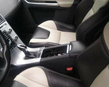 Красный Вольво ХС60, объемом двигателя 2 л и пробегом 55 тыс. км за 25000 $, фото 4 на Automoto.ua