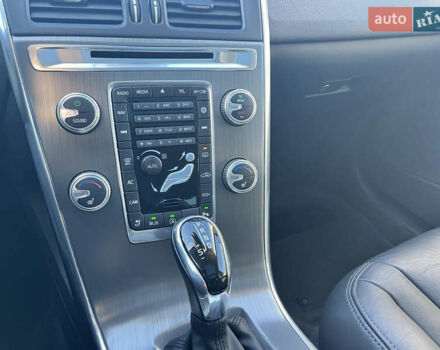 Червоний Вольво ХС60, об'ємом двигуна 2 л та пробігом 100 тис. км за 17500 $, фото 33 на Automoto.ua