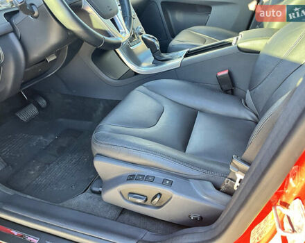 Червоний Вольво ХС60, об'ємом двигуна 2 л та пробігом 100 тис. км за 17500 $, фото 38 на Automoto.ua