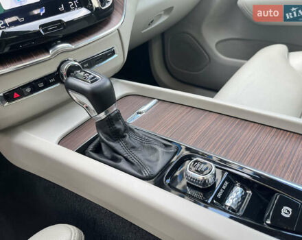 Вольво ХС60 2018 в Киеве на Automoto.ua Красный Вольво ХС60, объемом двигателя 1.97 л и пробегом 79 тыс. км за 38500 $, фото 23 на Automoto.ua