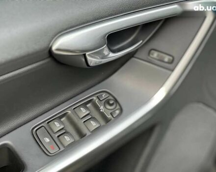 Вольво ХС60, об'ємом двигуна 2 л та пробігом 199 тис. км за 18000 $, фото 7 на Automoto.ua