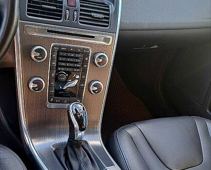 Вольво ХС60, объемом двигателя 2 л и пробегом 172 тыс. км за 16200 $, фото 4 на Automoto.ua