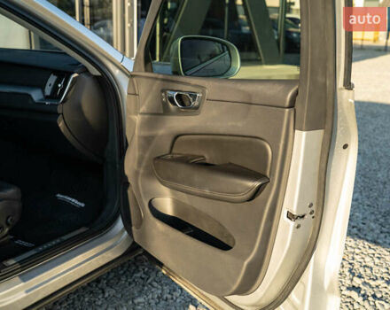 Вольво ХС60 2018 в Черновцах на Automoto.ua Вольво ХС60, объемом двигателя 1.97 л и пробегом 117 тыс. км за 25800 $, фото 41 на Automoto.ua