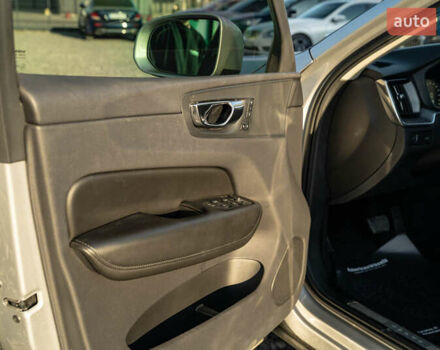 Вольво ХС60 2018 в Черновцах на Automoto.ua Вольво ХС60, объемом двигателя 1.97 л и пробегом 117 тыс. км за 25800 $, фото 40 на Automoto.ua