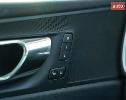 Вольво ХС60 2018 в Черновцах на Automoto.ua Вольво ХС60, объемом двигателя 1.97 л и пробегом 117 тыс. км за 25800 $, фото 17 на Automoto.ua