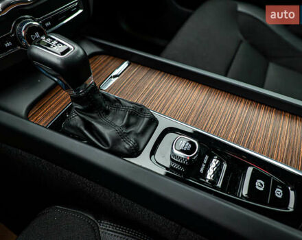 Вольво ХС60, об'ємом двигуна 2 л та пробігом 98 тис. км за 34360 $, фото 17 на Automoto.ua