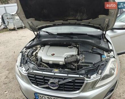 Серый Вольво ХС60, объемом двигателя 2.4 л и пробегом 225 тыс. км за 13300 $, фото 13 на Automoto.ua