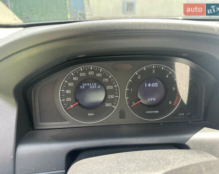 Серый Вольво ХС60, объемом двигателя 2.4 л и пробегом 329 тыс. км за 9800 $, фото 1 на Automoto.ua