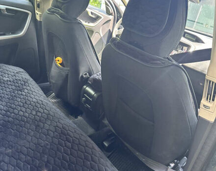 Серый Вольво ХС60, объемом двигателя 2.4 л и пробегом 329 тыс. км за 9800 $, фото 13 на Automoto.ua