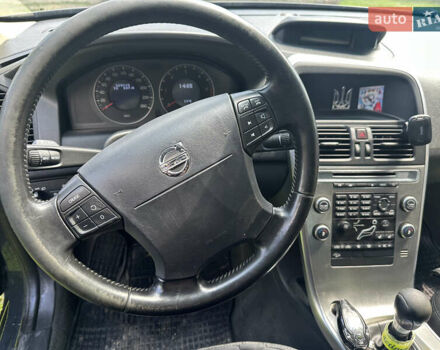 Серый Вольво ХС60, объемом двигателя 2.4 л и пробегом 329 тыс. км за 9800 $, фото 5 на Automoto.ua