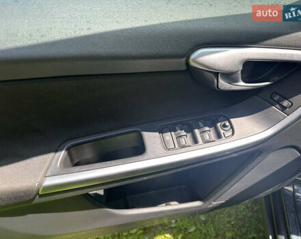 Серый Вольво ХС60, объемом двигателя 2.4 л и пробегом 329 тыс. км за 9800 $, фото 11 на Automoto.ua