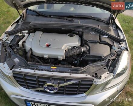 Вольво ХС60 2009 в Миргороде на Automoto.ua Серый Вольво ХС60, объемом двигателя 2.4 л и пробегом 379 тыс. км за 12500 $, фото 16 на Automoto.ua