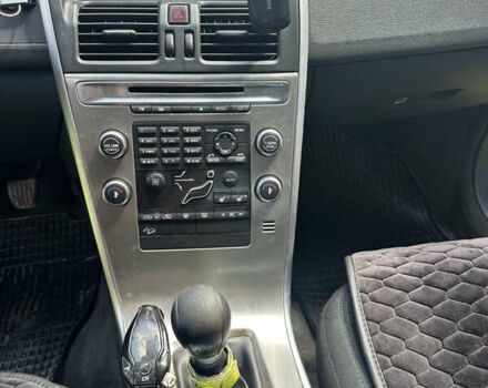 Серый Вольво ХС60, объемом двигателя 2.4 л и пробегом 329 тыс. км за 9800 $, фото 6 на Automoto.ua