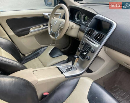 Серый Вольво ХС60, объемом двигателя 3.19 л и пробегом 190 тыс. км за 9999 $, фото 5 на Automoto.ua
