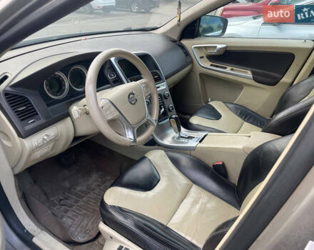 Серый Вольво ХС60, объемом двигателя 3.19 л и пробегом 190 тыс. км за 9999 $, фото 3 на Automoto.ua