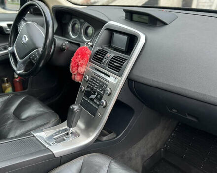 Вольво ХС60 2010 в Каменское - Днепродзержинск на Automoto.ua Серый Вольво ХС60, объемом двигателя 1.9 л и пробегом 218 тыс. км за 11900 $, фото 9 на Automoto.ua