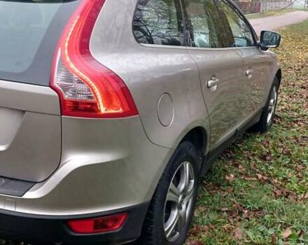 Серый Вольво ХС60, объемом двигателя 2.4 л и пробегом 285 тыс. км за 15300 $, фото 1 на Automoto.ua