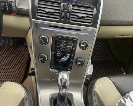 Серый Вольво ХС60, объемом двигателя 2.95 л и пробегом 243 тыс. км за 15000 $, фото 12 на Automoto.ua