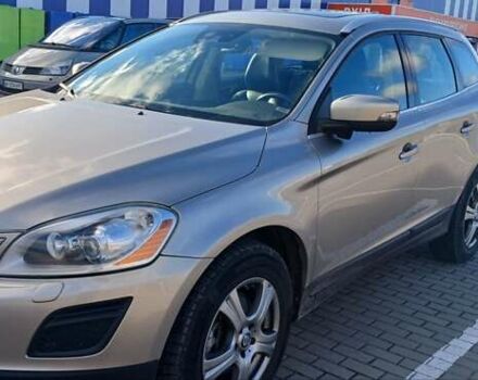 Серый Вольво ХС60, объемом двигателя 2.4 л и пробегом 285 тыс. км за 14950 $, фото 1 на Automoto.ua