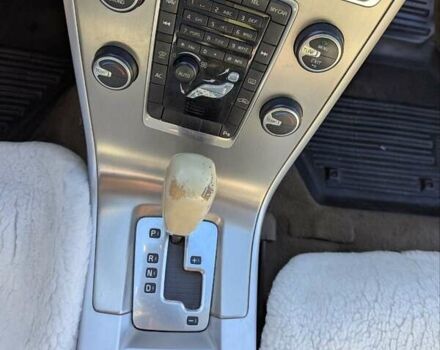 Серый Вольво ХС60, объемом двигателя 2 л и пробегом 300 тыс. км за 11500 $, фото 9 на Automoto.ua