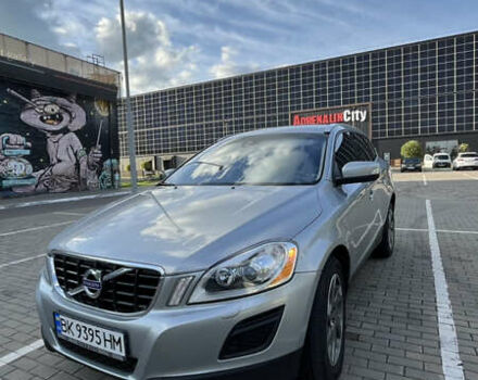 Серый Вольво ХС60, объемом двигателя 2.4 л и пробегом 243 тыс. км за 18500 $, фото 4 на Automoto.ua